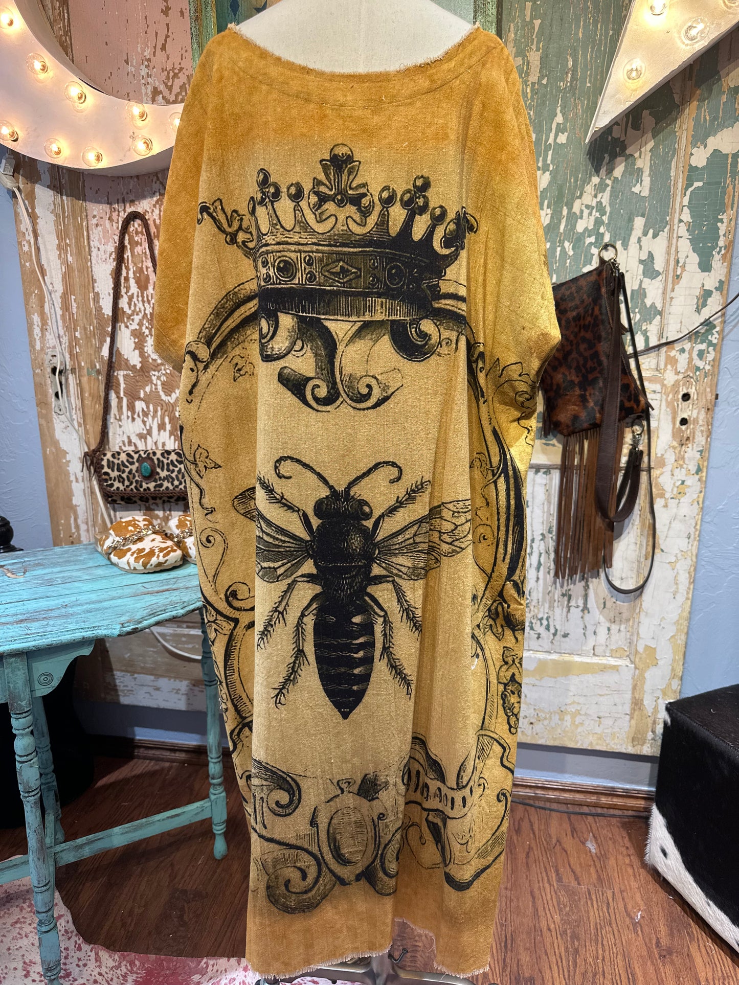 Linen Mustard Queen Bee Duster