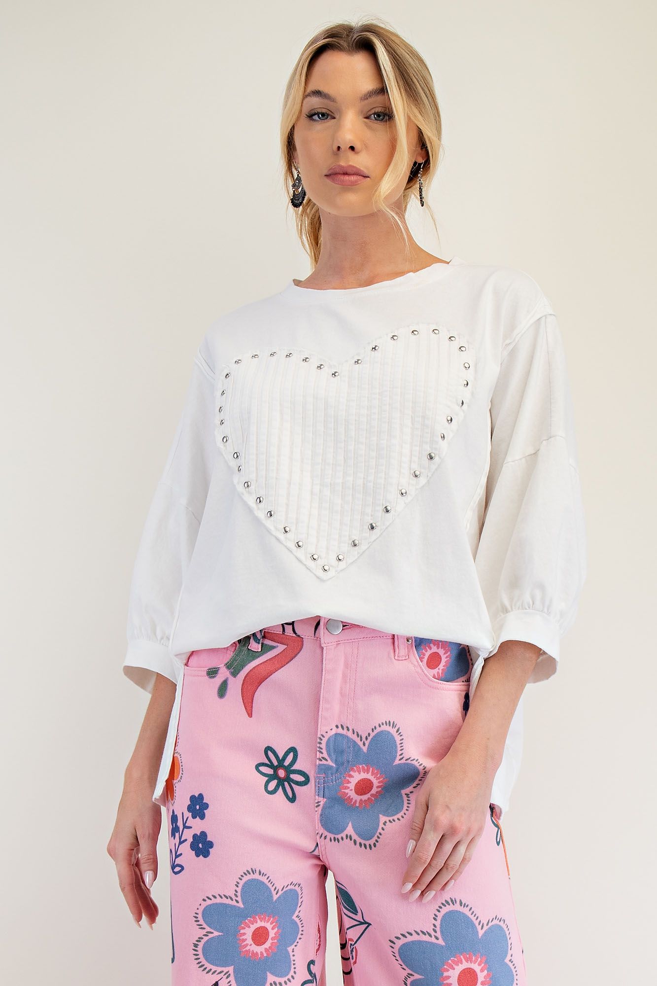 Easel Stud Heart Patch Knit Top White