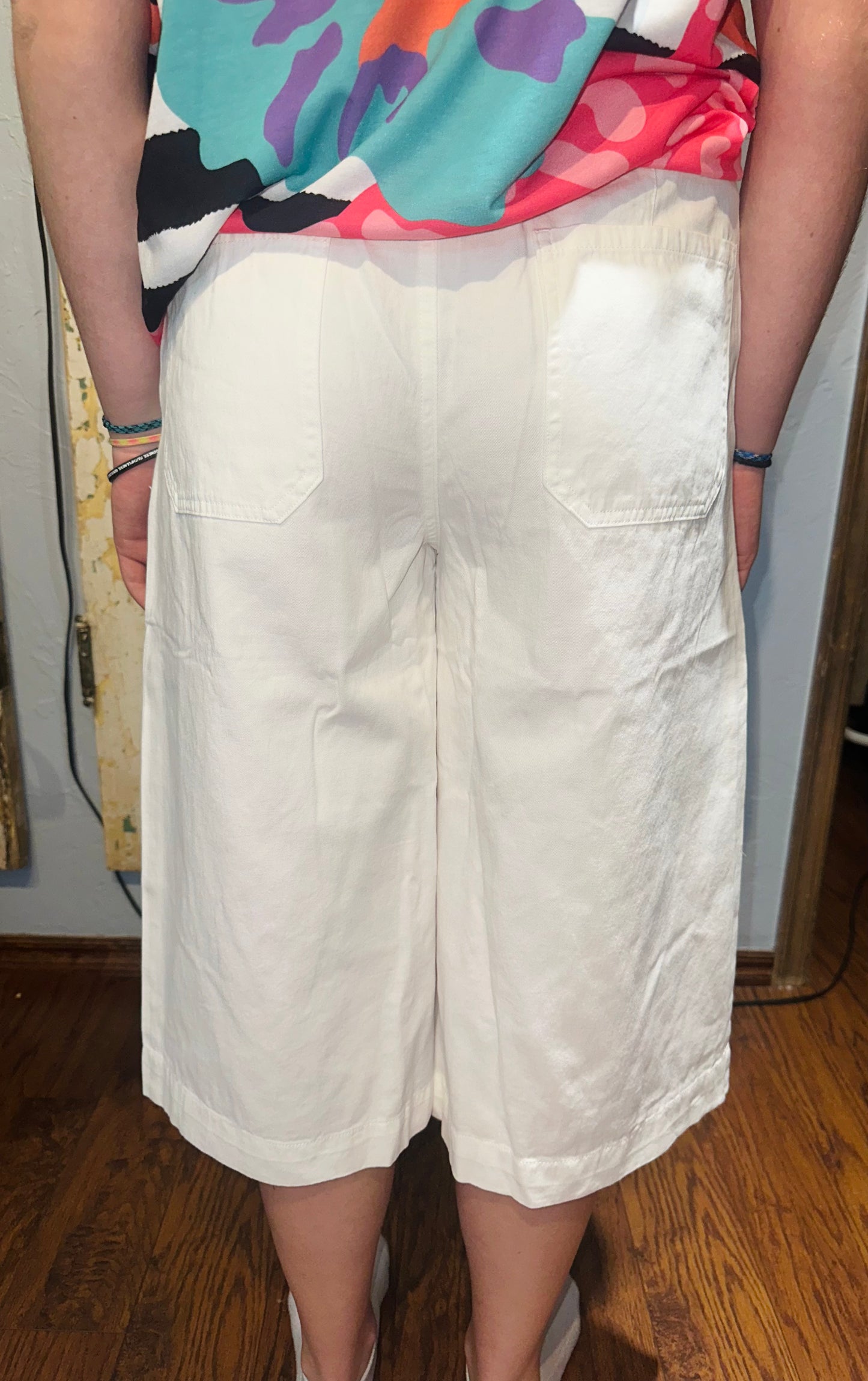 Easel White Capri Pants