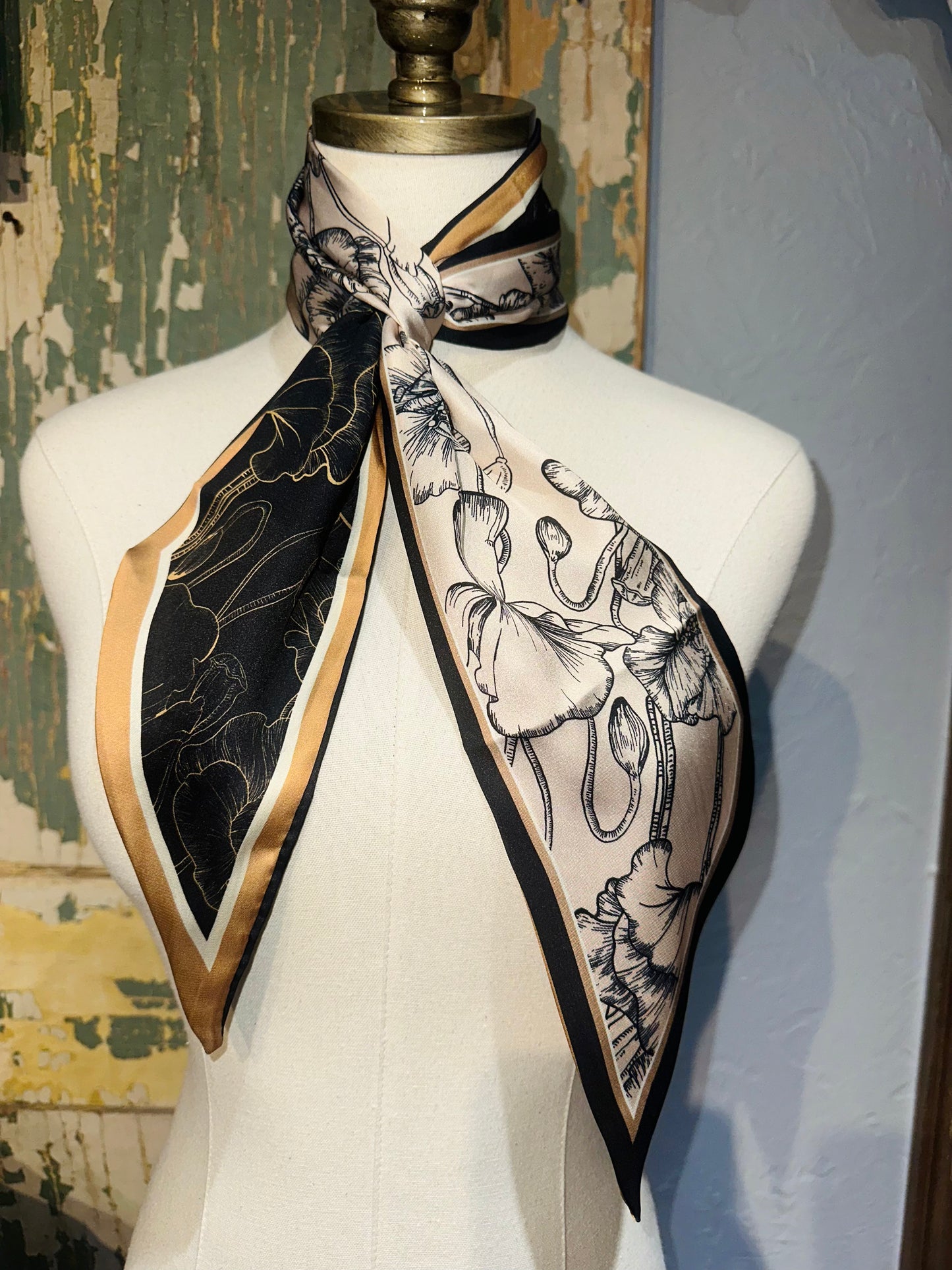 Black and Tan Floral Twilly
