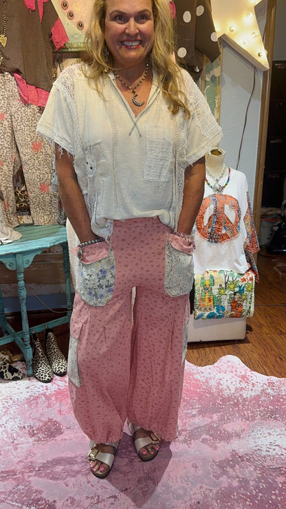BlueVelvet Pale Pink Floral Printed Pants