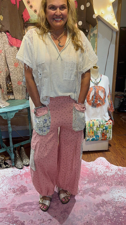 BlueVelvet Pale Pink Floral Printed Pants