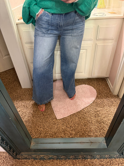 Risen High Rise Crop Wide Legs Jeans with Scallop Pockets