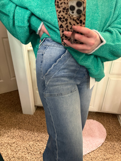 Risen High Rise Crop Wide Legs Jeans with Scallop Pockets