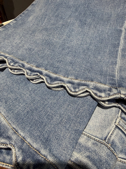 Risen High Rise Crop Wide Legs Jeans with Scallop Pockets