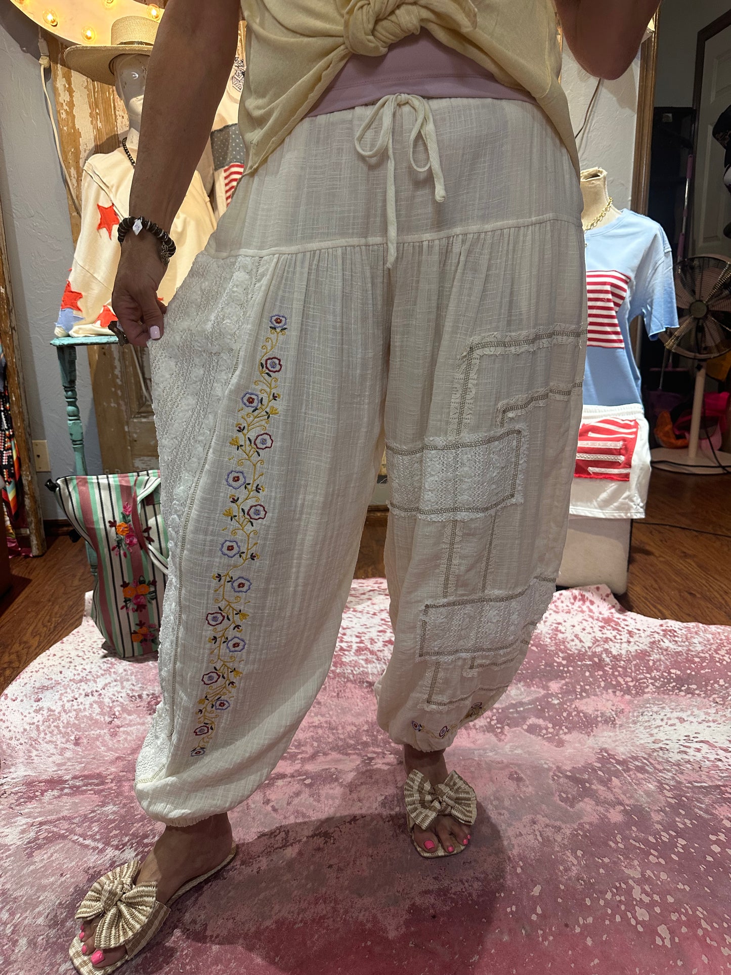 POL Natural Lace & Floral Joggers
