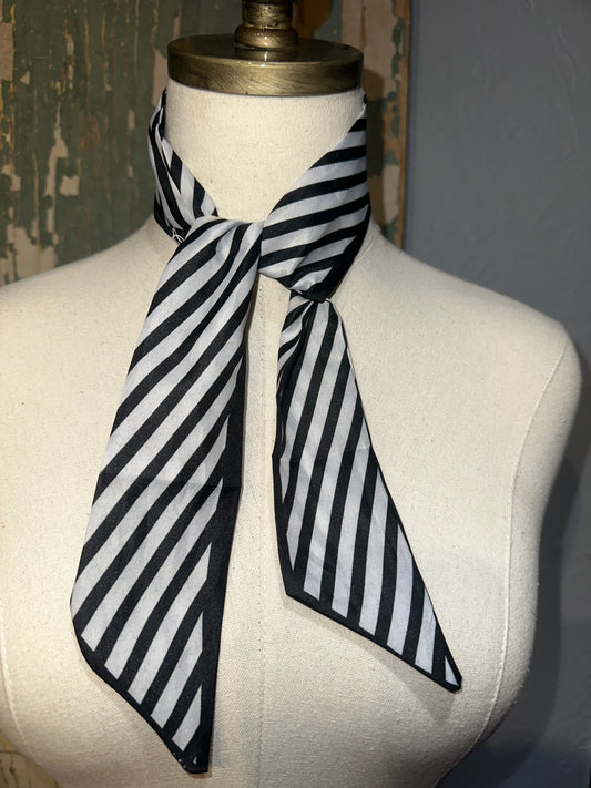 Black and White Stripe Twilly