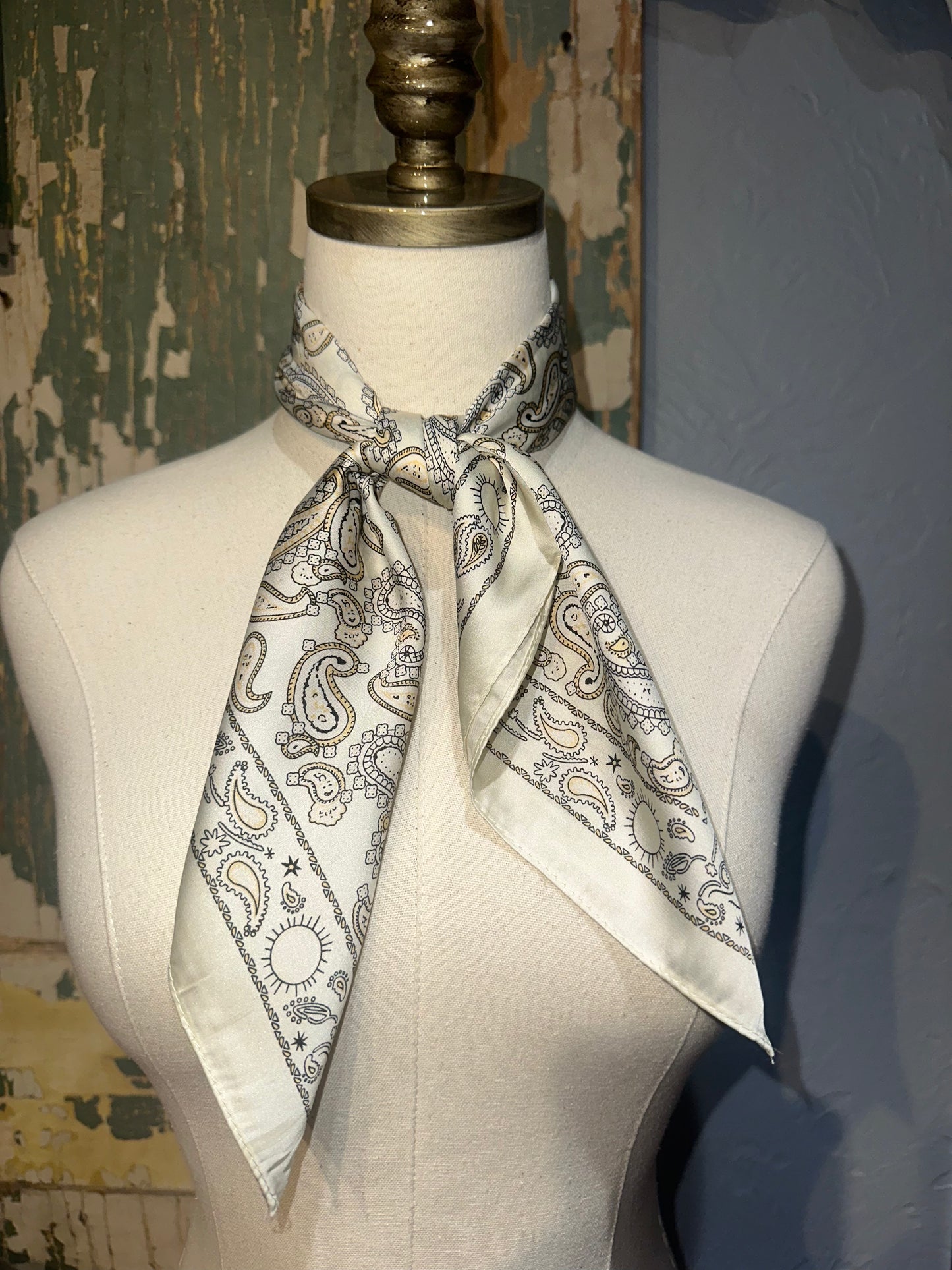 White Paisley Twilly