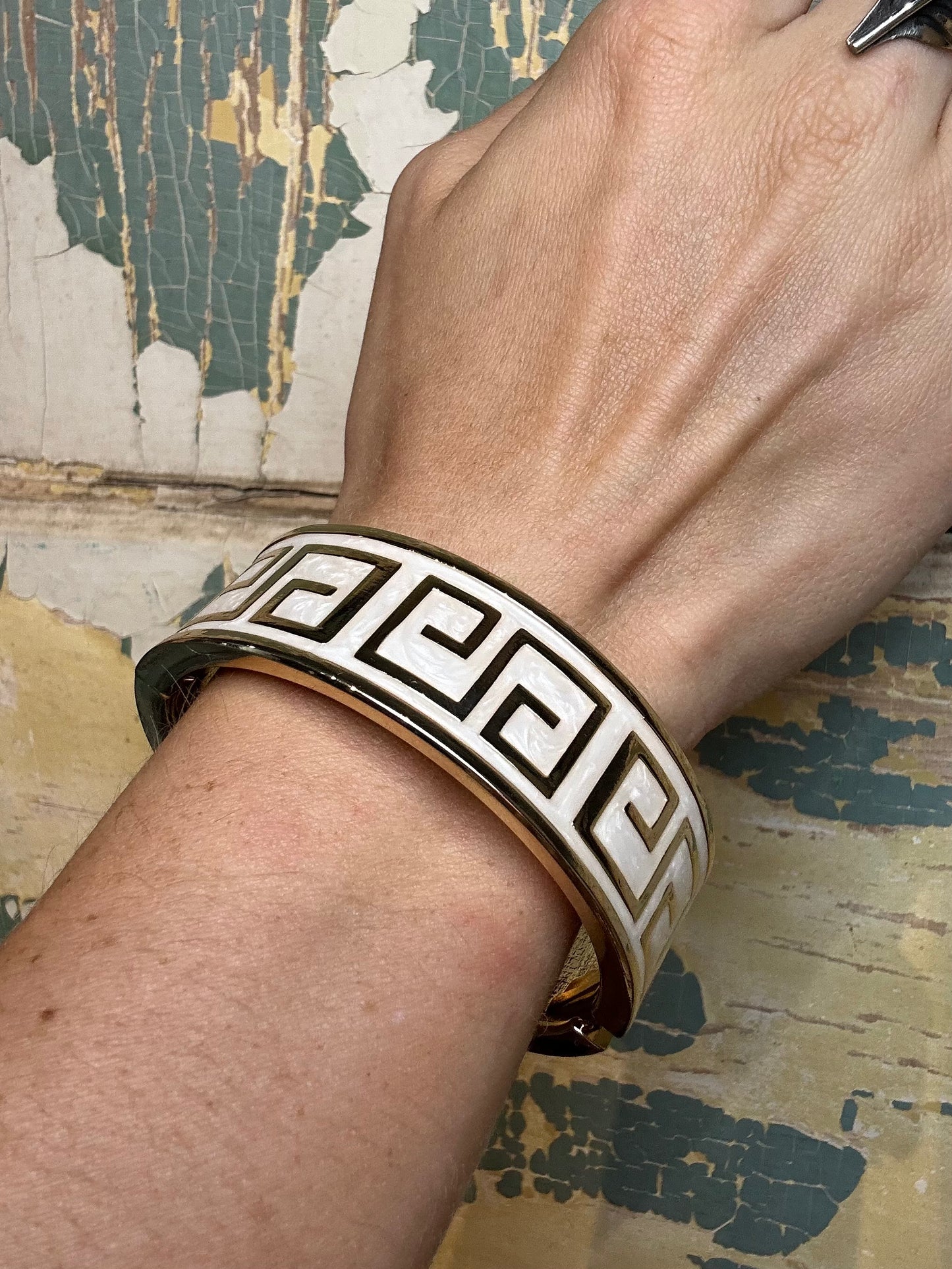 White Detailed Enamel Magnetic Hinge Bangle