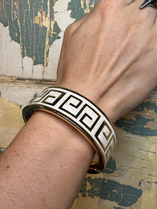 White Detailed Enamel Magnetic Hinge Bangle