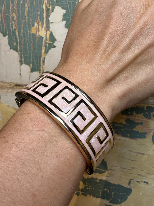 Light Pink Detailed Enamel Magnetic Hinge Bangle