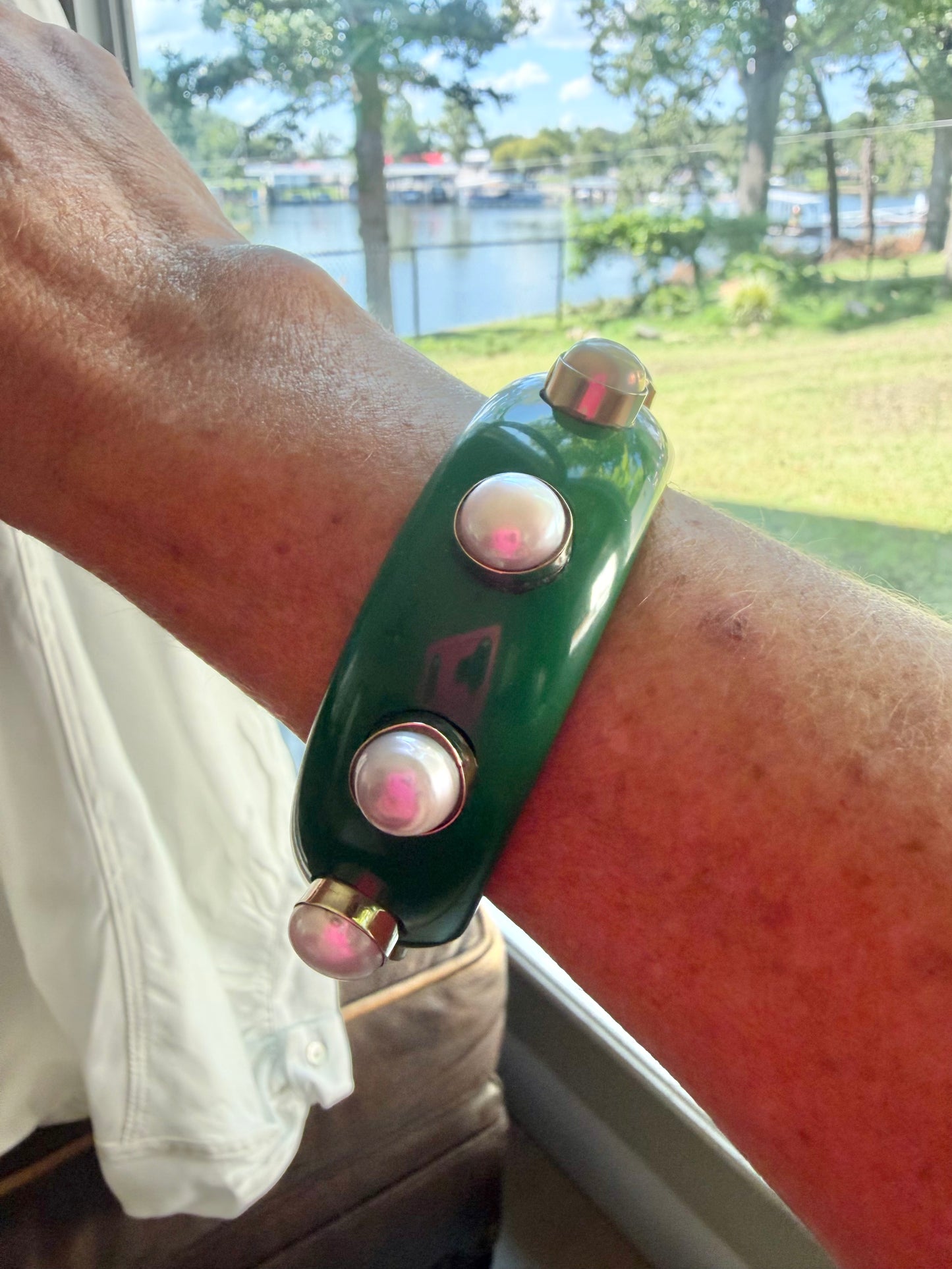 Small Emerald Green Freshwater Pearl & Resin Bangle