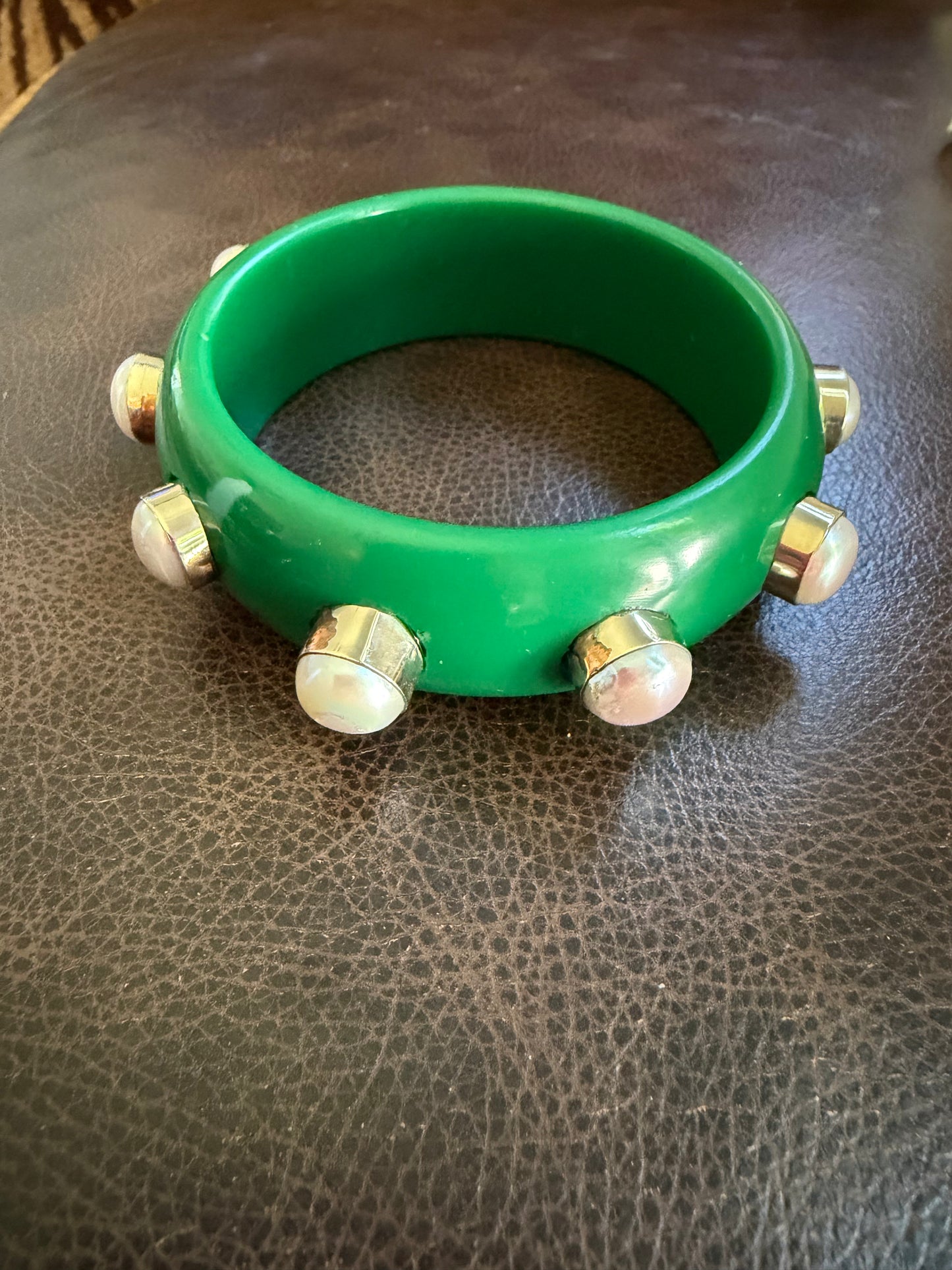 Small Emerald Green Freshwater Pearl & Resin Bangle