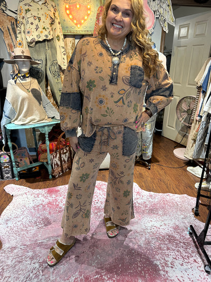Easel Boho Print Mocha Mousse Top