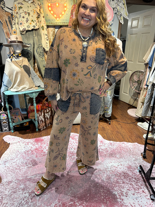 Easel Boho Print Mocha Mousse Top