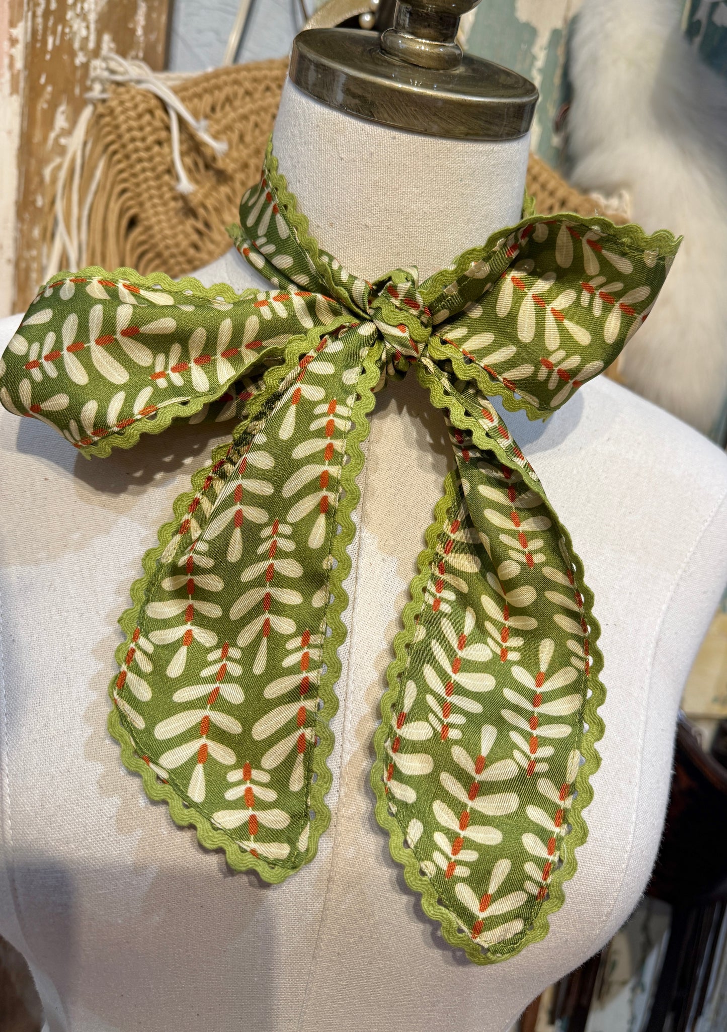 Green 100% Silk Twilly