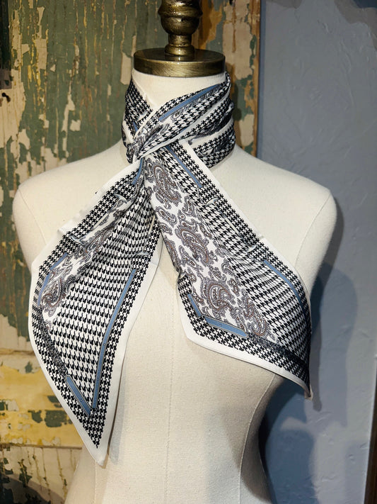 Houndstooth with Light Blue Detail Twilly