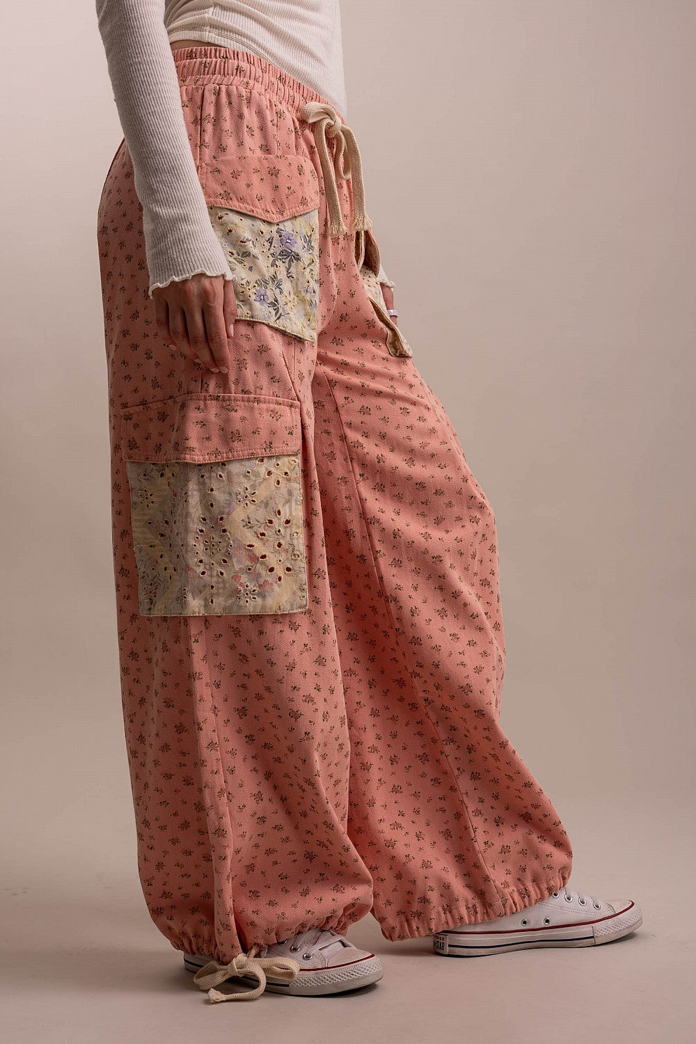 BlueVelvet Pale Pink Floral Printed Pants