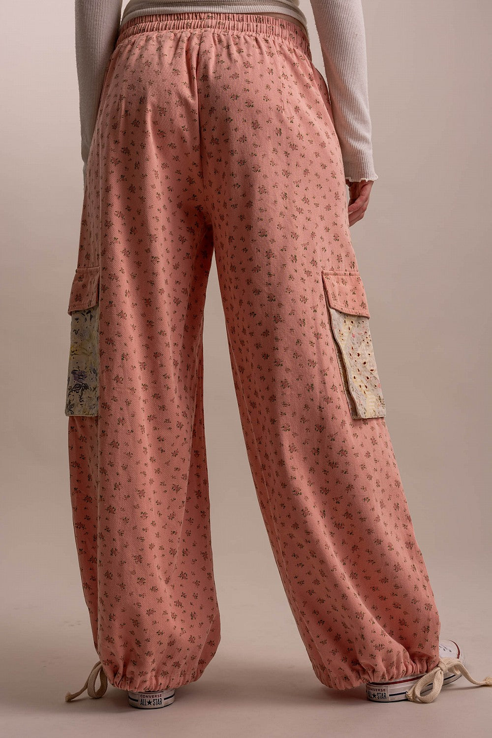 BlueVelvet Pale Pink Floral Printed Pants