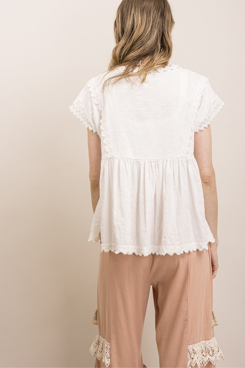 BlueVelvet Off White V Neck Short Sleeve Top