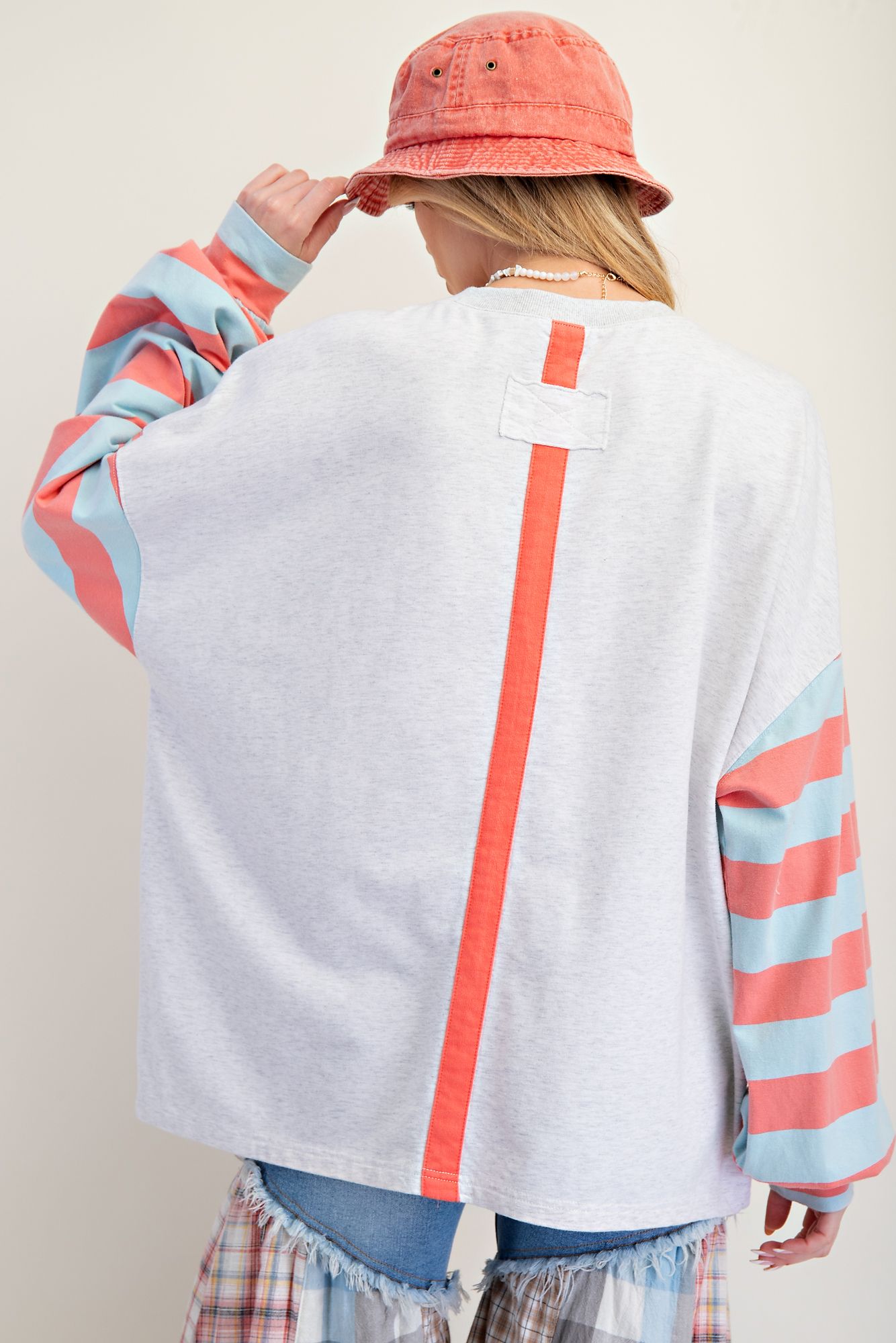 Easel Flower Patch Pullover