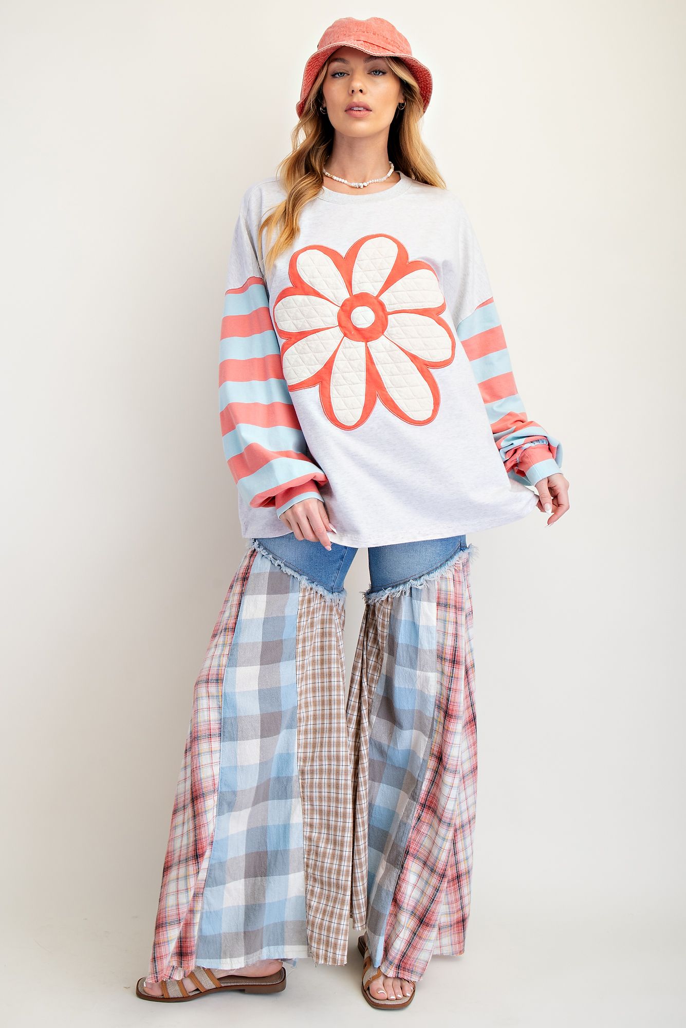 Easel Flower Patch Pullover